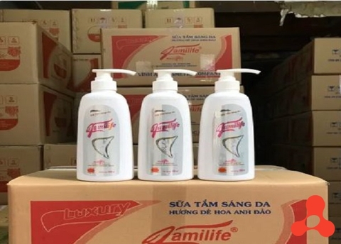 SỮA TẮM CÁ NGỰA NGỌC TRAI FAMILIFE 1000ML